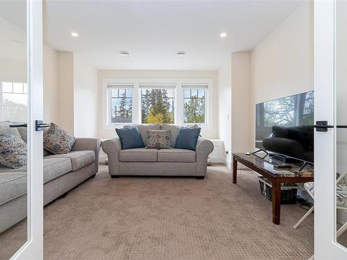 830 Clayton Rd, North Saanich, BC - Indoor Photo Showing Living Room