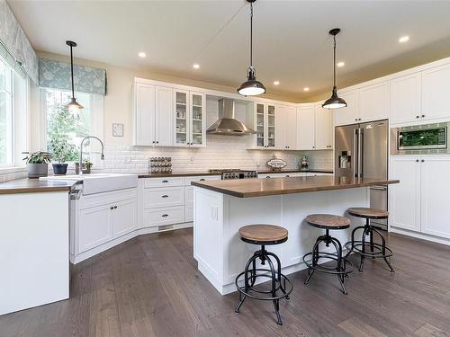 830 Clayton Rd, North Saanich, BC - Indoor Photo Showing Kitchen With Upgraded Kitchen