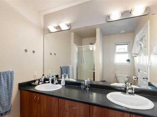 6717 Nott Pl, Sooke, BC - Indoor Photo Showing Bathroom