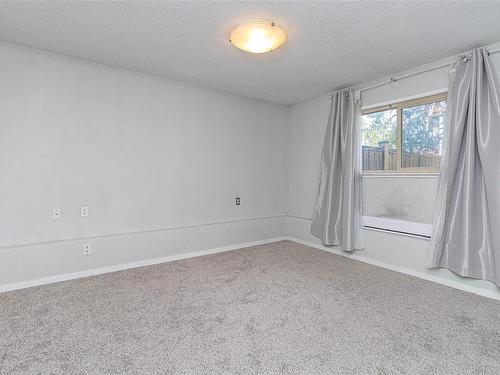 2223 Rosstown Rd, Nanaimo, BC - Indoor Photo Showing Other Room