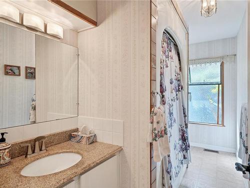 5532 Raceway Rd, Campbell River, BC - Indoor Photo Showing Bathroom