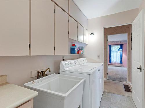 5532 Raceway Rd, Campbell River, BC - Indoor Photo Showing Laundry Room