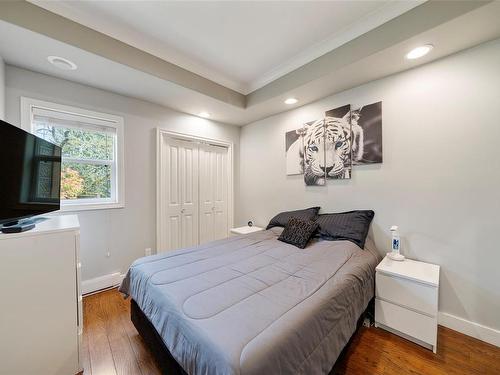 2262 Rolla Pl, Highlands, BC - Indoor Photo Showing Bedroom