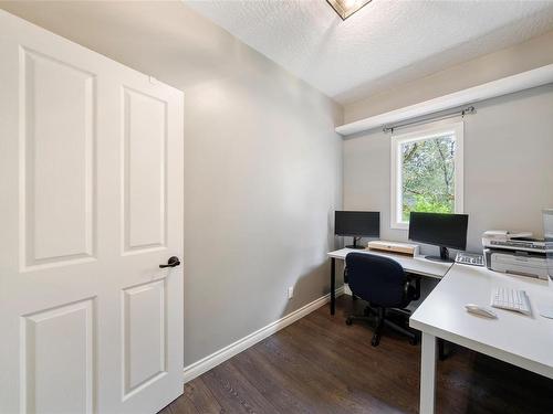 2262 Rolla Pl, Highlands, BC - Indoor Photo Showing Office