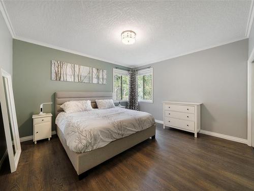 2262 Rolla Pl, Highlands, BC - Indoor Photo Showing Bedroom