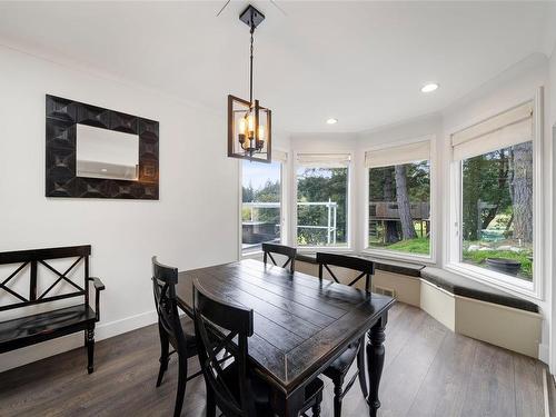 2262 Rolla Pl, Highlands, BC - Indoor Photo Showing Dining Room