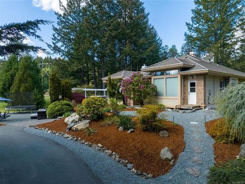 2262 Rolla Pl, Highlands, BC - Outdoor With Above Ground Pool