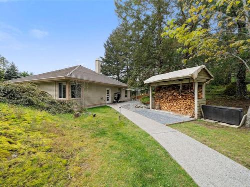 2262 Rolla Pl, Highlands, BC - Outdoor With Exterior