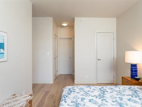 319-365 Waterfront Cres, Victoria, BC - Indoor Photo Showing Bedroom