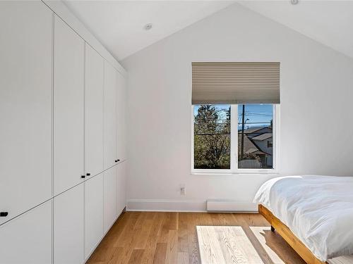 17-230 Wilson St, Victoria, BC - Indoor Photo Showing Bedroom