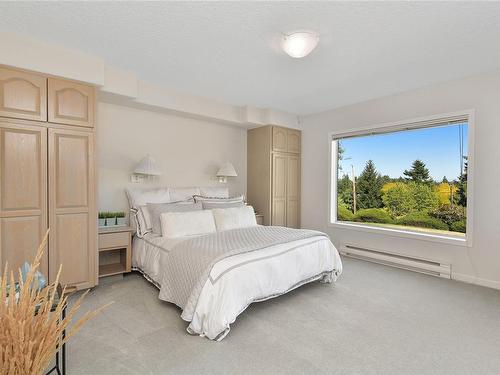 11096 Greenpark Dr, North Saanich, BC - Indoor Photo Showing Bedroom