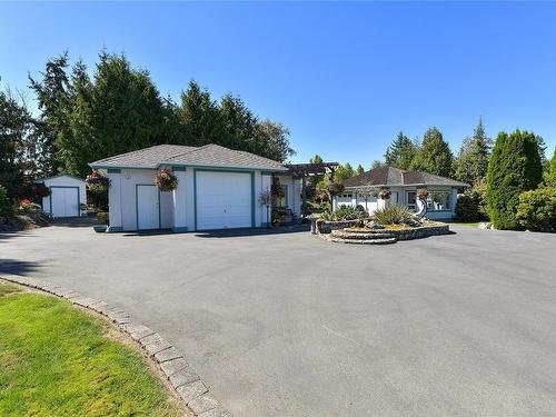 11096 Greenpark Dr, North Saanich, BC - Outdoor