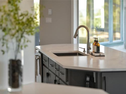 11096 Greenpark Dr, North Saanich, BC - Indoor Photo Showing Kitchen