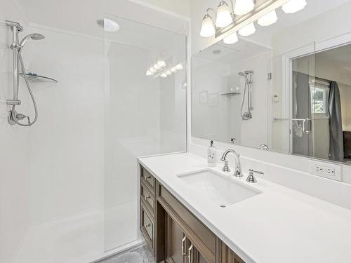5557 Old West Saanich Rd, Saanich, BC - Indoor Photo Showing Bathroom