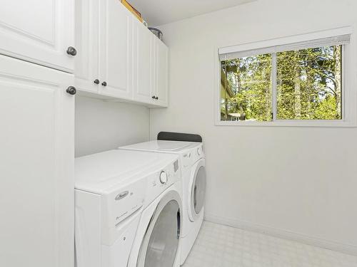 5557 Old West Saanich Rd, Saanich, BC - Indoor Photo Showing Laundry Room