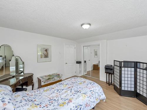 5557 Old West Saanich Rd, Saanich, BC - Indoor Photo Showing Bedroom