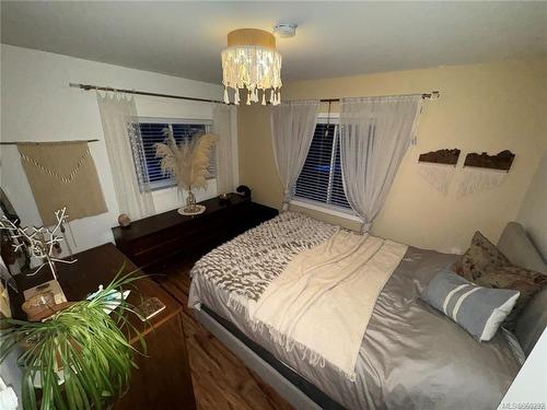 502 Elizabeth St, Nanaimo, BC - Indoor Photo Showing Bedroom