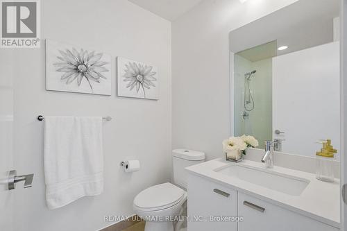802 - 30 Roehampton Avenue, Toronto, ON - Indoor Photo Showing Bathroom