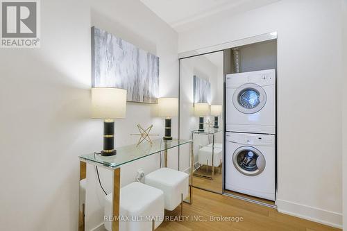 802 - 30 Roehampton Avenue, Toronto, ON - Indoor Photo Showing Laundry Room