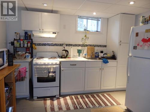 19 Versend Drive, Toronto, ON - Indoor Photo Showing Kitchen