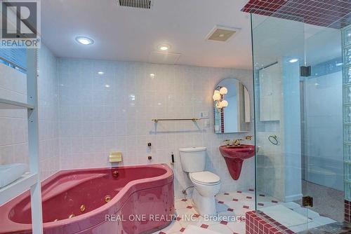 19 Versend Drive, Toronto, ON - Indoor Photo Showing Bathroom