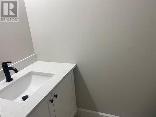 powder room on main floor - 39 Northbrook Road, Petawawa, ON - Indoor Photo Showing Bathroom
