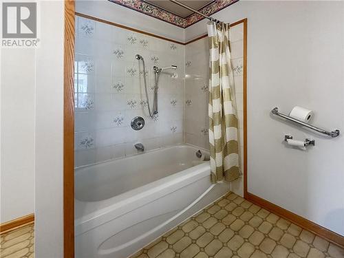 3017 Burnstown Road, Renfrew, ON - Indoor Photo Showing Bathroom