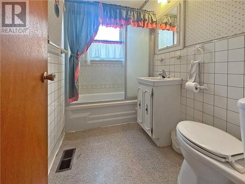 3017 Burnstown Road, Renfrew, ON - Indoor Photo Showing Bathroom