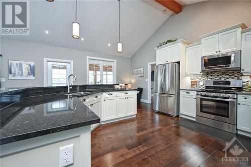 49 D'Arcys Way, Kemptville, ON - Indoor Photo Showing Kitchen With Upgraded Kitchen
