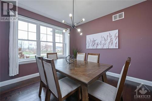 49 D'Arcys Way, Kemptville, ON - Indoor Photo Showing Dining Room