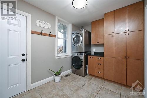 49 D'Arcys Way, Kemptville, ON - Indoor Photo Showing Laundry Room