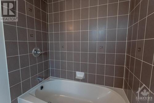 215 Macoun Circle, Ottawa, ON - Indoor Photo Showing Bathroom