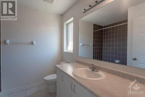 215 Macoun Circle, Ottawa, ON - Indoor Photo Showing Bathroom