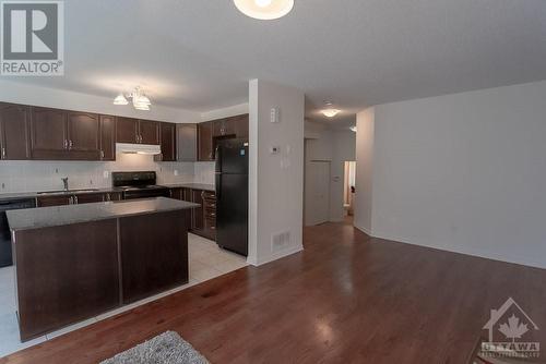 215 Macoun Circle, Ottawa, ON - Indoor Photo Showing Kitchen With Double Sink