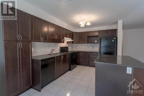 215 Macoun Circle, Ottawa, ON - Indoor Photo Showing Kitchen