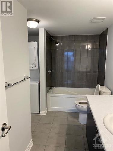 840 Mikinak Road, Ottawa, ON - Indoor Photo Showing Bathroom