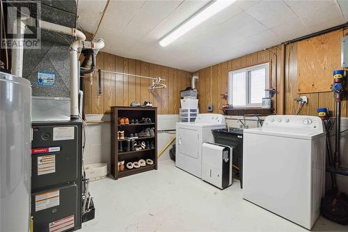 306 Braemar Place, St Clair, ON - Indoor Photo Showing Laundry Room