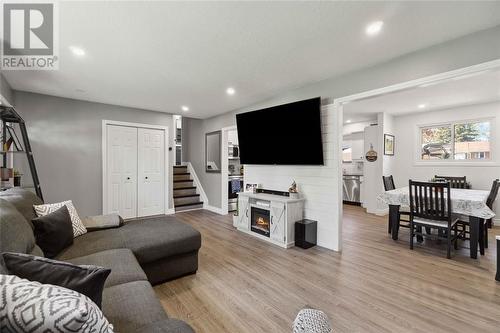 306 Braemar Place, St Clair, ON - Indoor Photo Showing Living Room