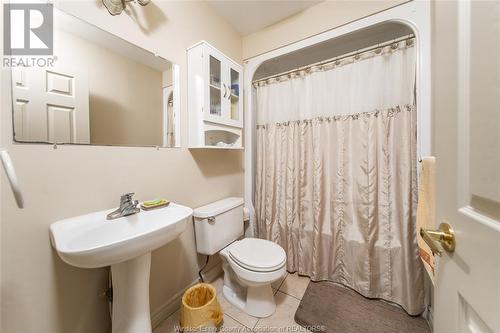 1346 Lakeview Avenue, Windsor, ON - Indoor Photo Showing Bathroom