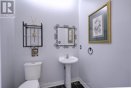 9 Edelweiss Avenue, Richmond Hill, ON - Indoor Photo Showing Bathroom