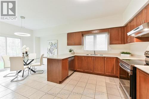 38 Canyon Hill Avenue, Richmond Hill, ON - Indoor Photo Showing Kitchen With Double Sink