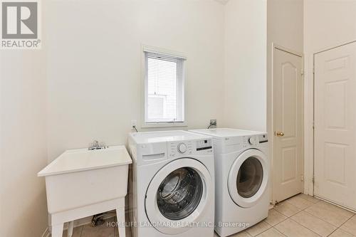 38 Canyon Hill Avenue, Richmond Hill, ON - Indoor Photo Showing Laundry Room