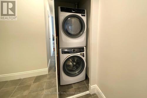 2110 - 5229 Dundas Street W, Toronto (Islington-City Centre West), ON - Indoor Photo Showing Laundry Room