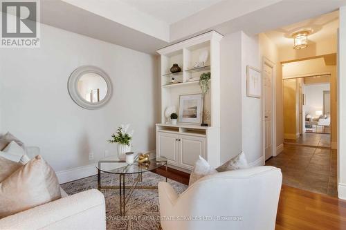 2110 - 5229 Dundas Street W, Toronto, ON - Indoor Photo Showing Living Room