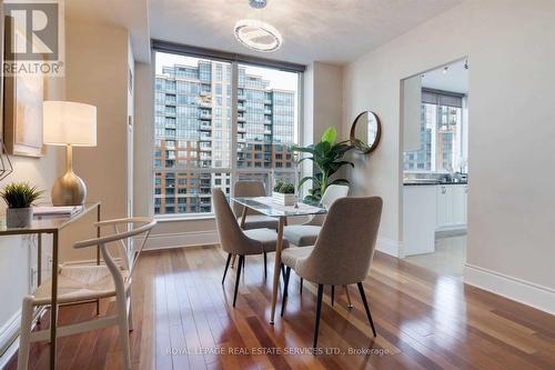 2110 - 5229 Dundas Street W, Toronto (Islington-City Centre West), ON - Indoor Photo Showing Dining Room