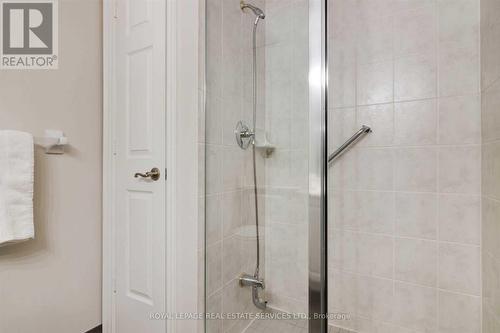 2110 - 5229 Dundas Street W, Toronto, ON - Indoor Photo Showing Bathroom