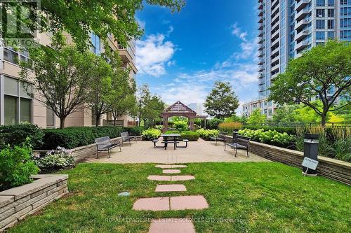 2110 - 5229 Dundas Street W, Toronto, ON - Outdoor