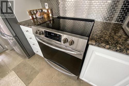 2110 - 5229 Dundas Street W, Toronto (Islington-City Centre West), ON - Indoor Photo Showing Kitchen