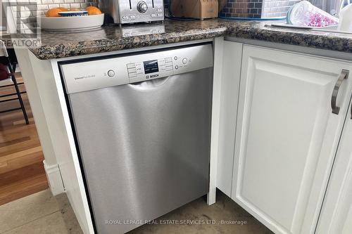 2110 - 5229 Dundas Street W, Toronto (Islington-City Centre West), ON - Indoor Photo Showing Kitchen