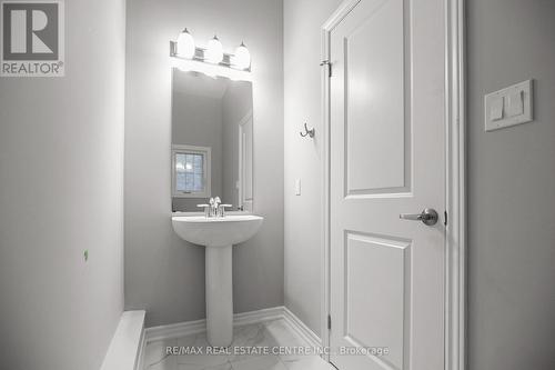 42 Mclaughlin Street, Welland, ON - Indoor Photo Showing Bathroom